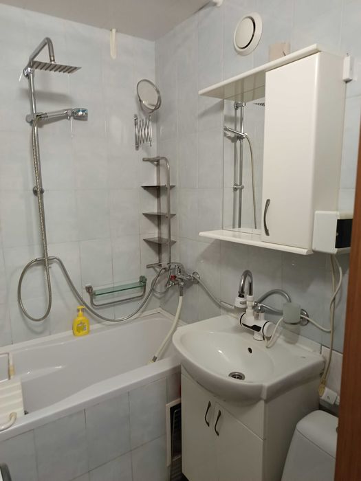 До квартири додається сарай з погребом у дворі.
І підвал під домом.