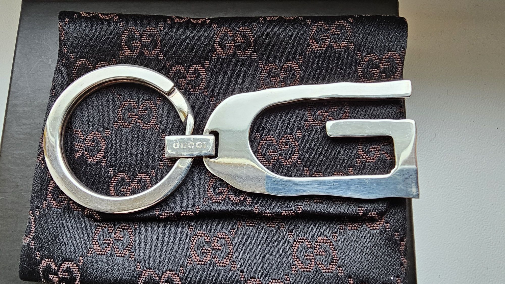Gucci брелок срібний