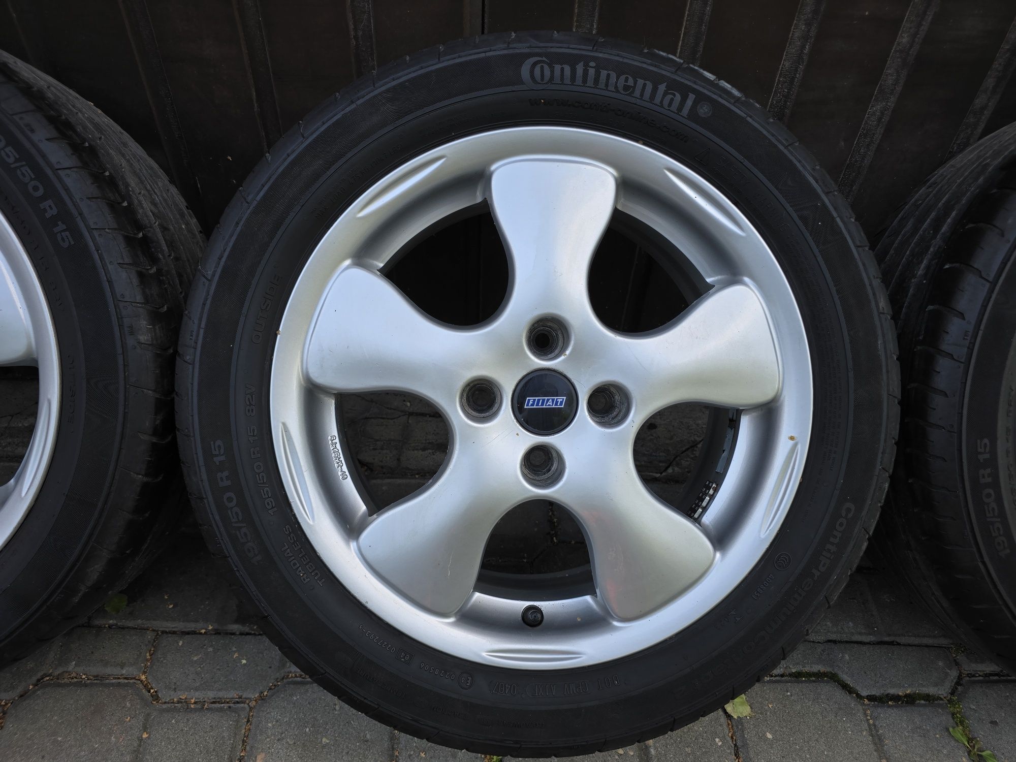 Felgi z oponami 195/50R15 Fiat Bravo 4x98 Punto Tipo Doblo Palio Panda