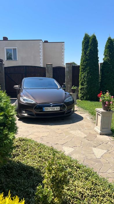 Tesla model S 60кВт 2013
