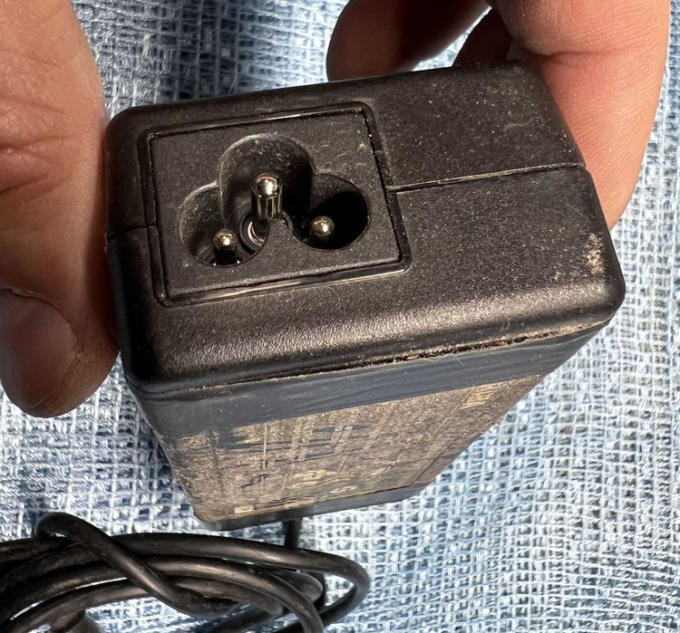 Блок питания TOSHIBA (зарядное/адаптер) 19V 3.95A 75W 5.5х2.5 ADP-75SB