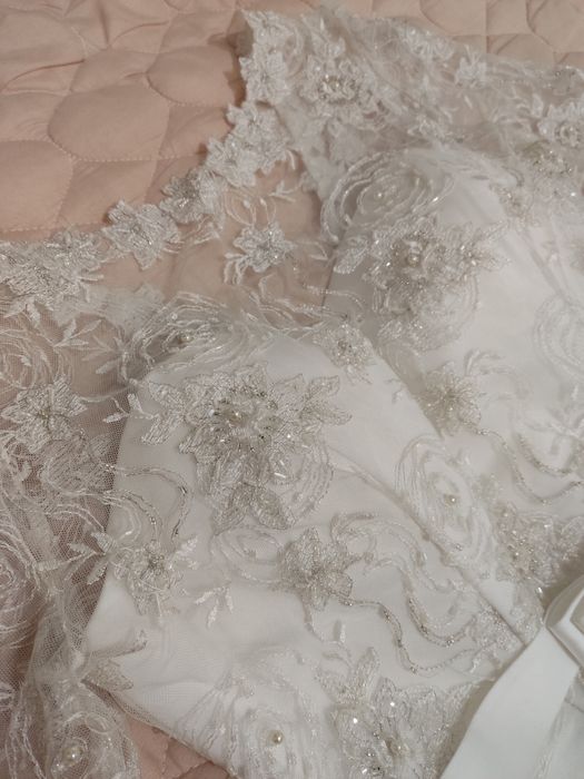 Неймовірна біла сукня