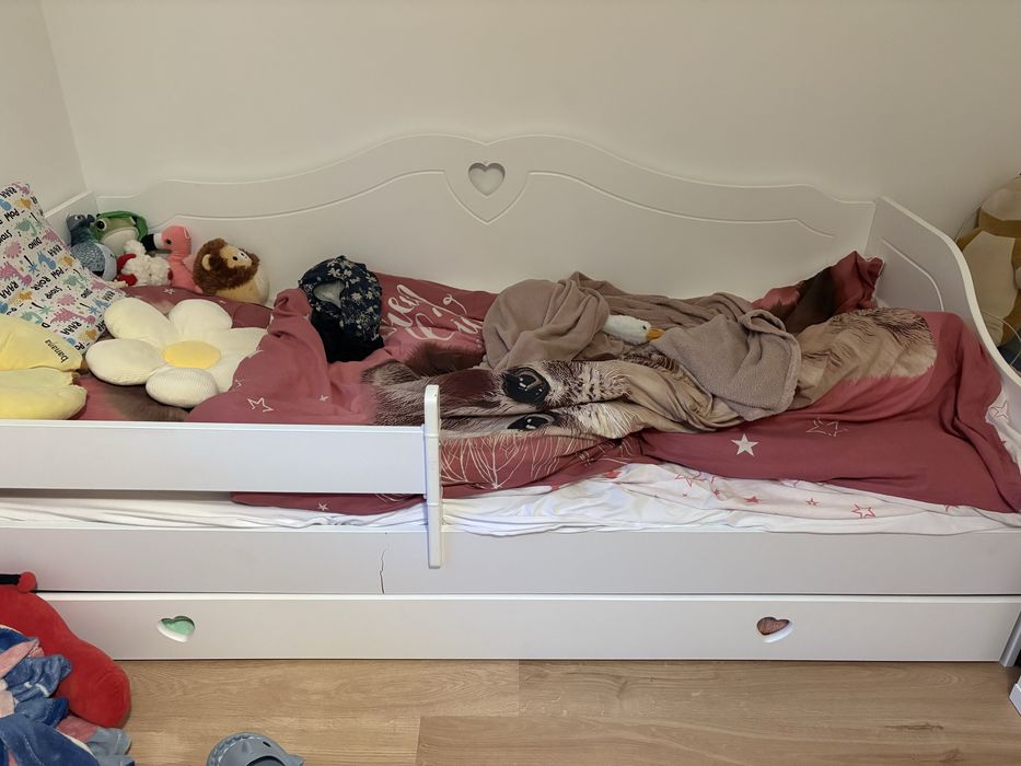 Białe łóżko dziecięce 90x200 z pojemnikiem na pościel