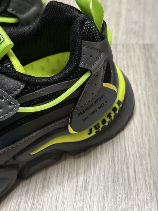 Дитячі  кросівки