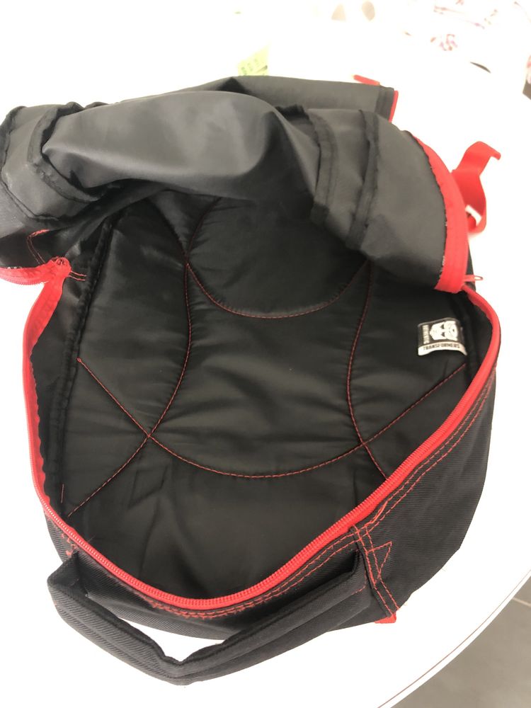 Mochila escolar preta