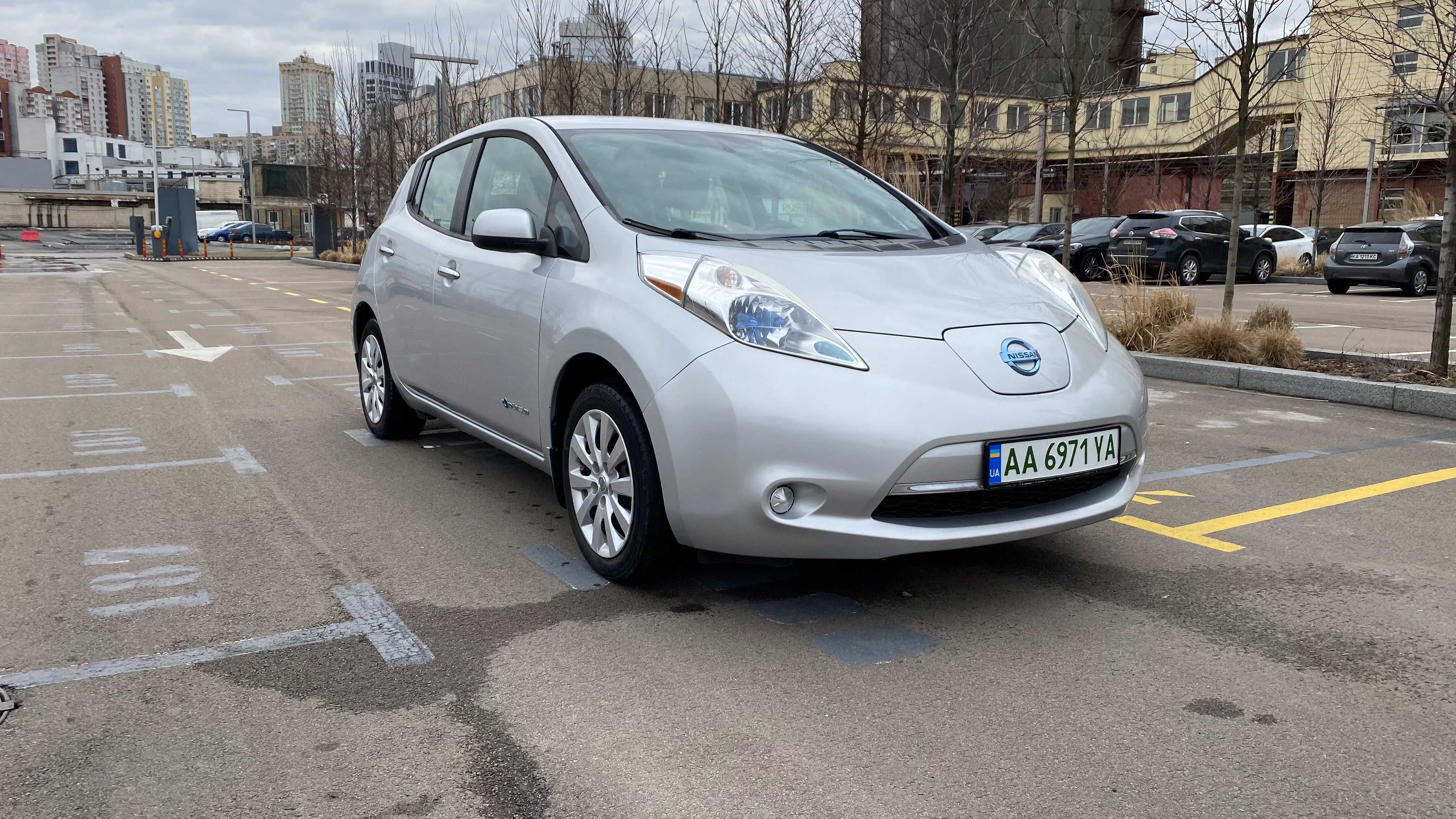 2013 Nissan Leaf 10/12 в наявності без ДТП цілий