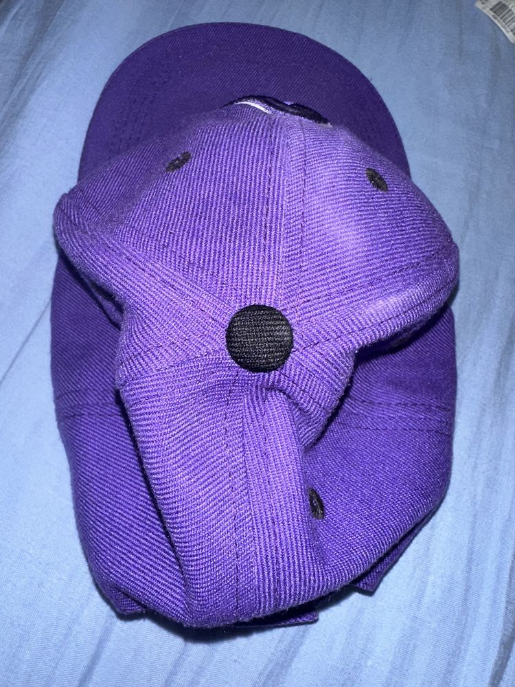 Boné roxo estiloso