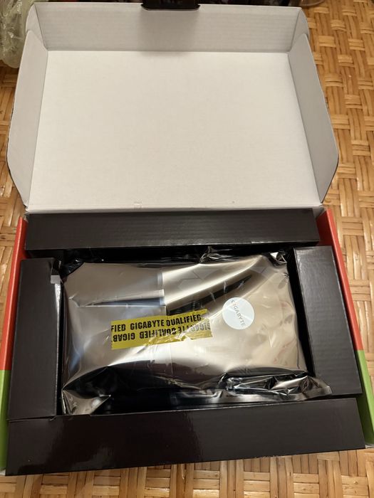 Майже нова відеокарта Nvidea Gigabyte RTX 4060 8gb OC