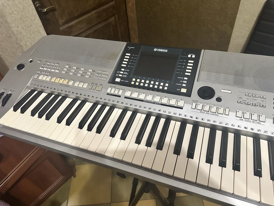 Продам Синтезатор