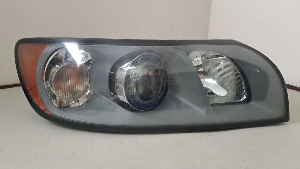 VOLVO S40 V50 04-07 LAMPA PRAWA PRZÓD XENON 30698890 EU