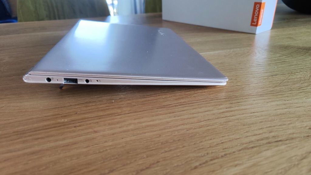 Lenovo Ideapad 710s-13ISK

- matryca: 13.3" FHD
- procesor: i5 - 7200U