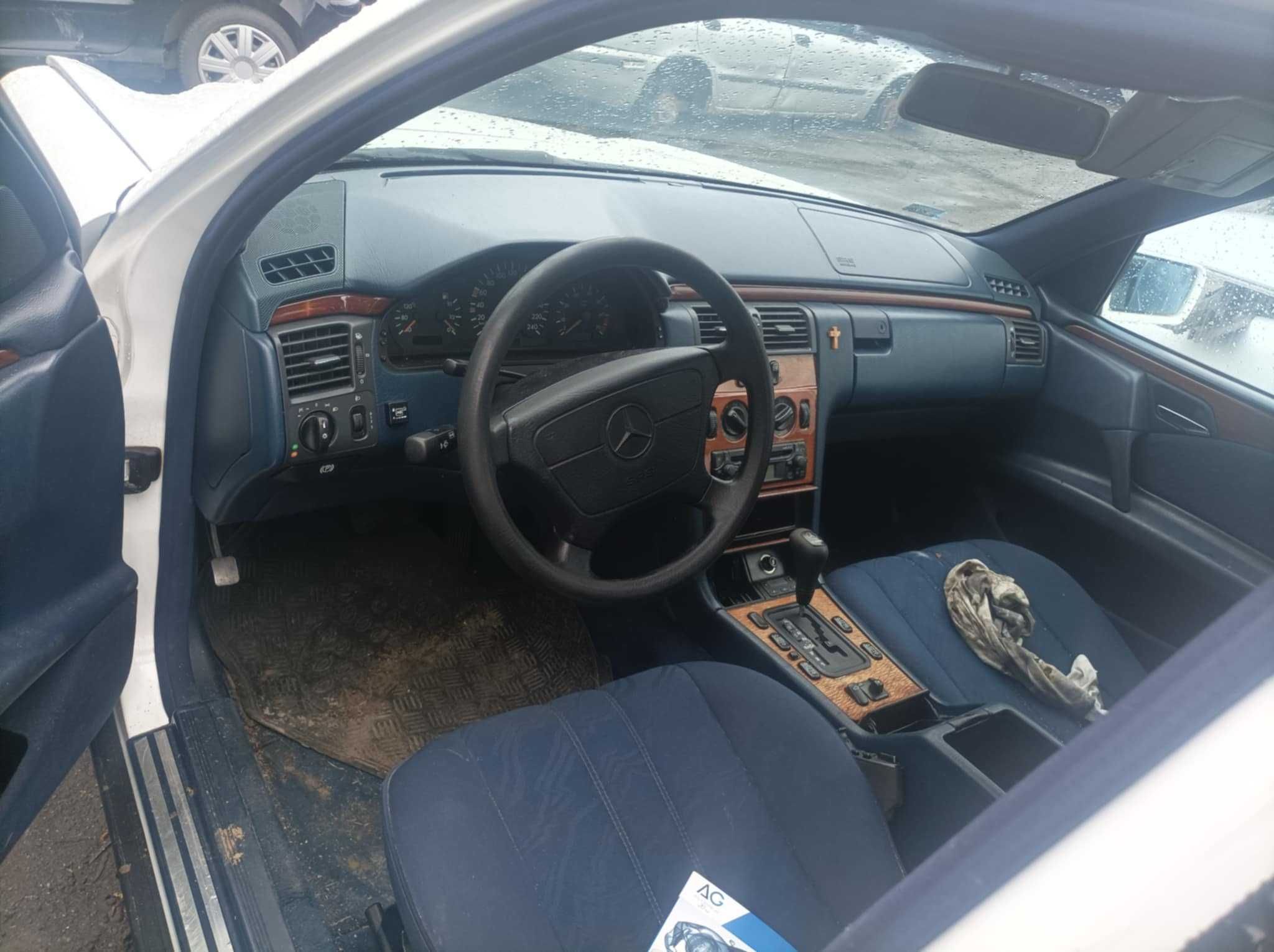 Mercedes w210 okular 2.0 B na części