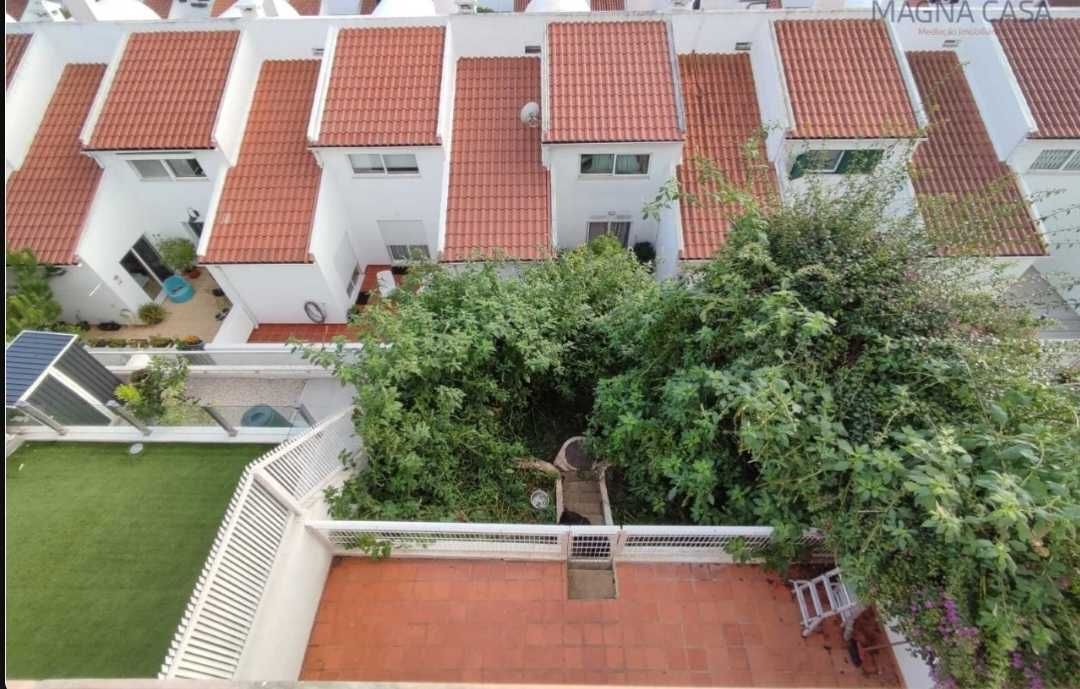 Alugo Vivenda V4 em Oeiras