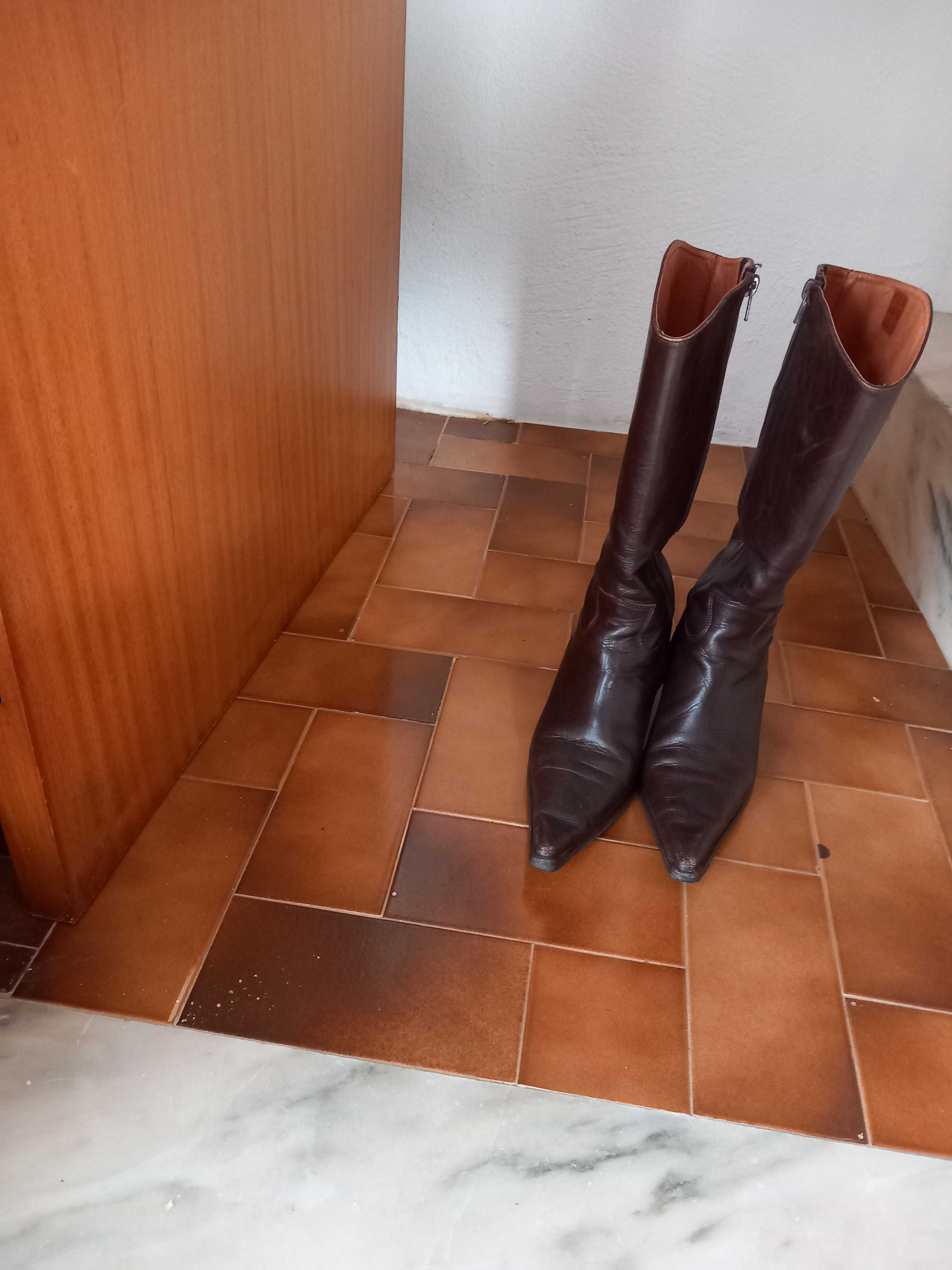 Botas cano alto 38 pele