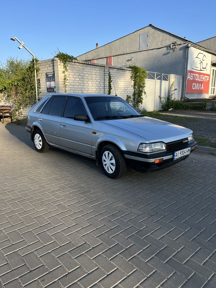 Автомобиль Mazda 323