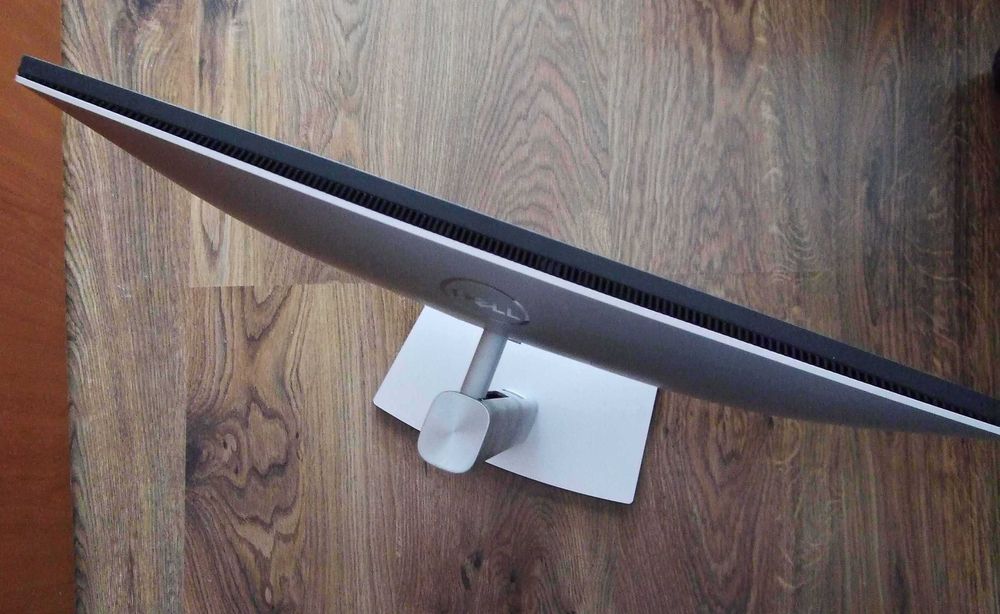 Monitor DELL Ultrasharp U2422H na części – uszkodzona matryca