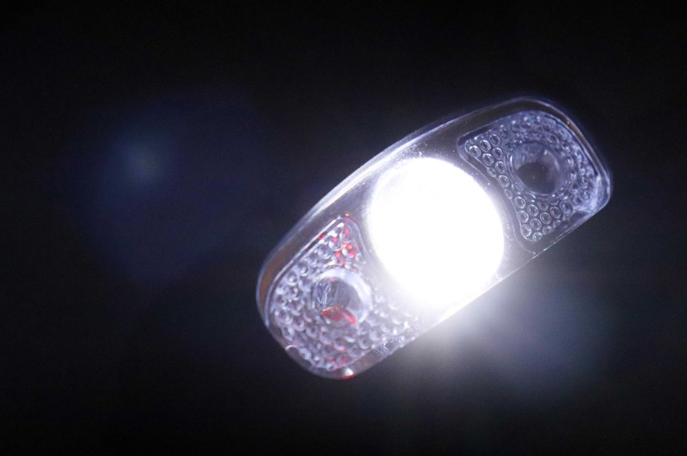 Latarka turystyczna LED COB z czujnikiem ruchu czołówka LED