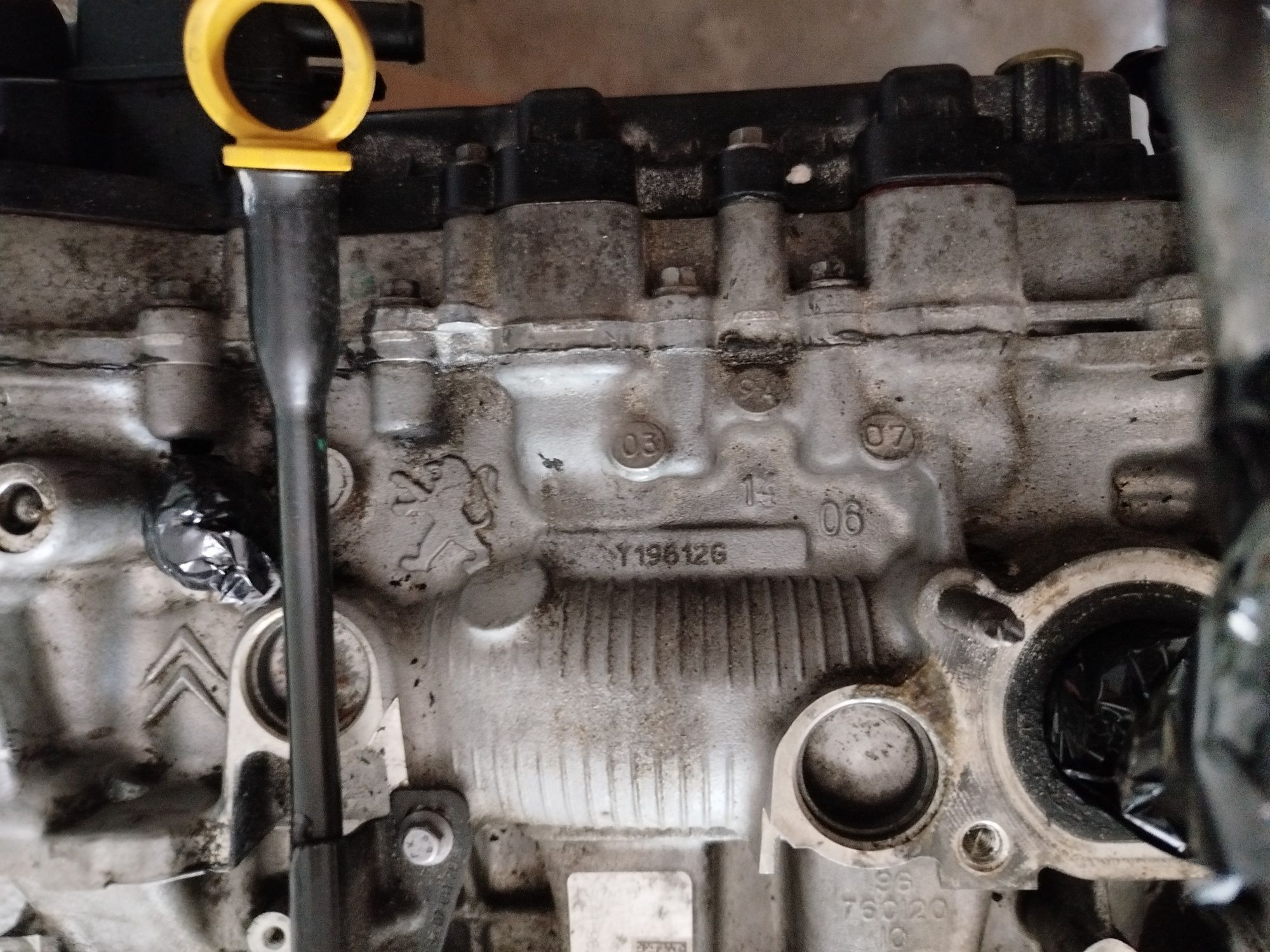 Motor PSA 1.2 THP de 130cv.  com código HN02