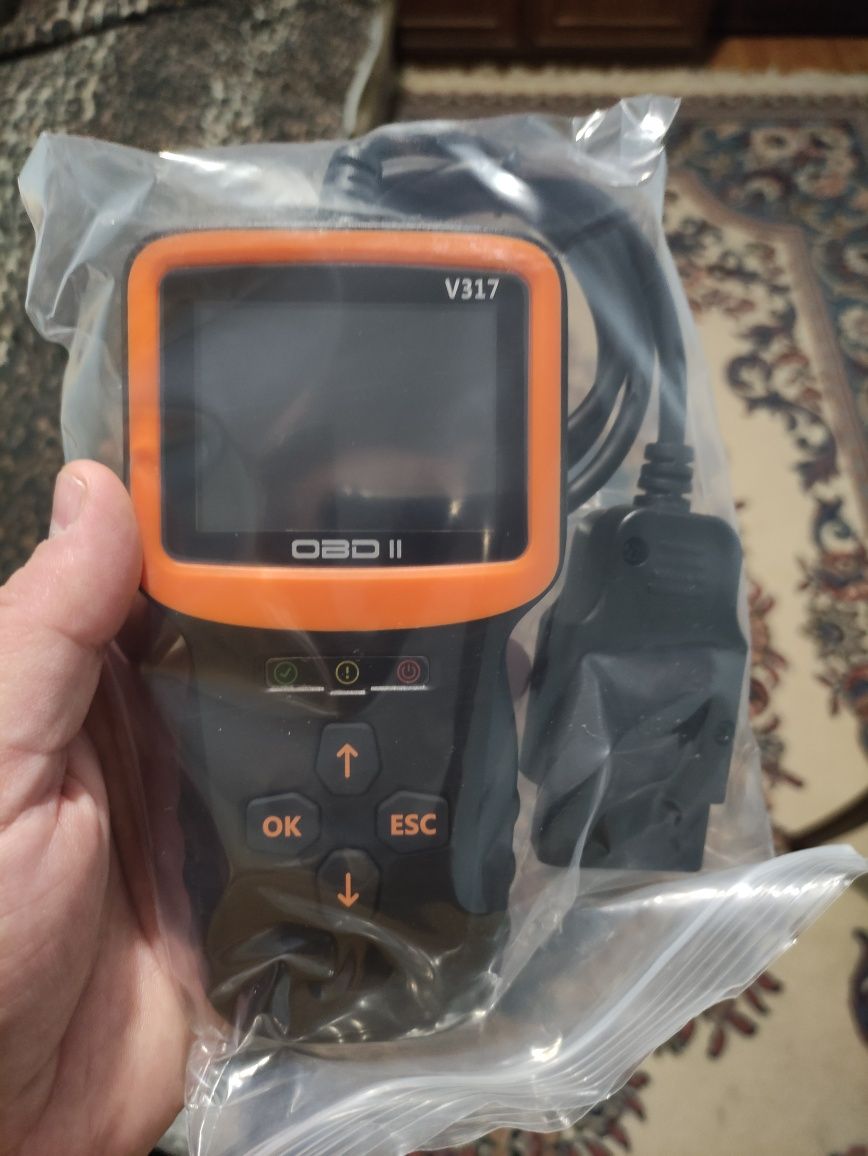 Автосканер V317 діагностичний OBD 2