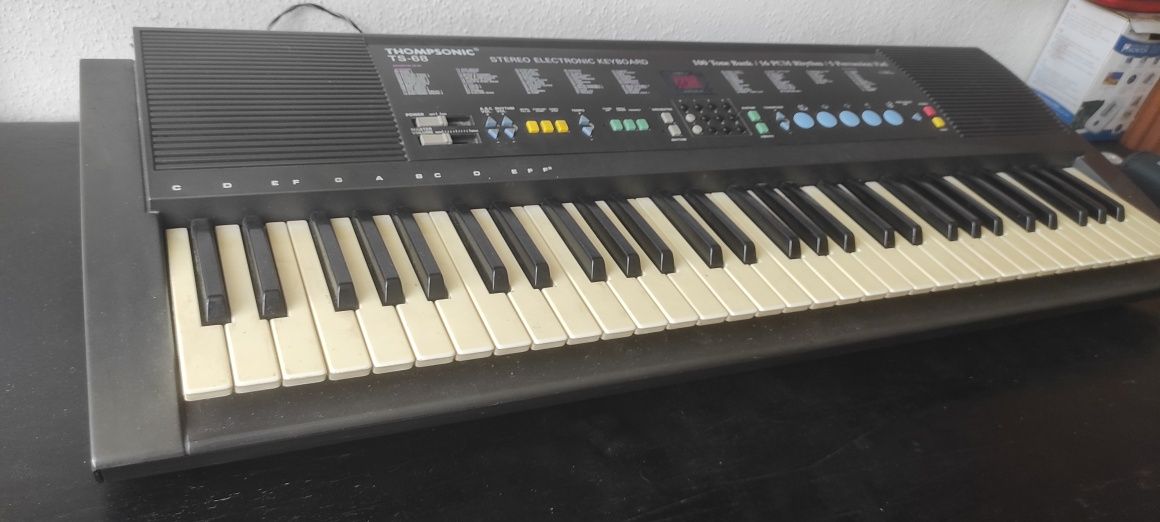 Keyboard Thompsonic TS-68