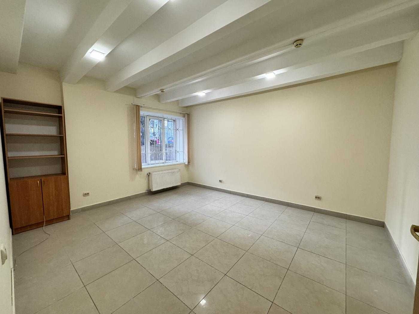 Фасадне комерційне приміщення 43,8 кв. м, вул. Пастернака / Героїв УПА