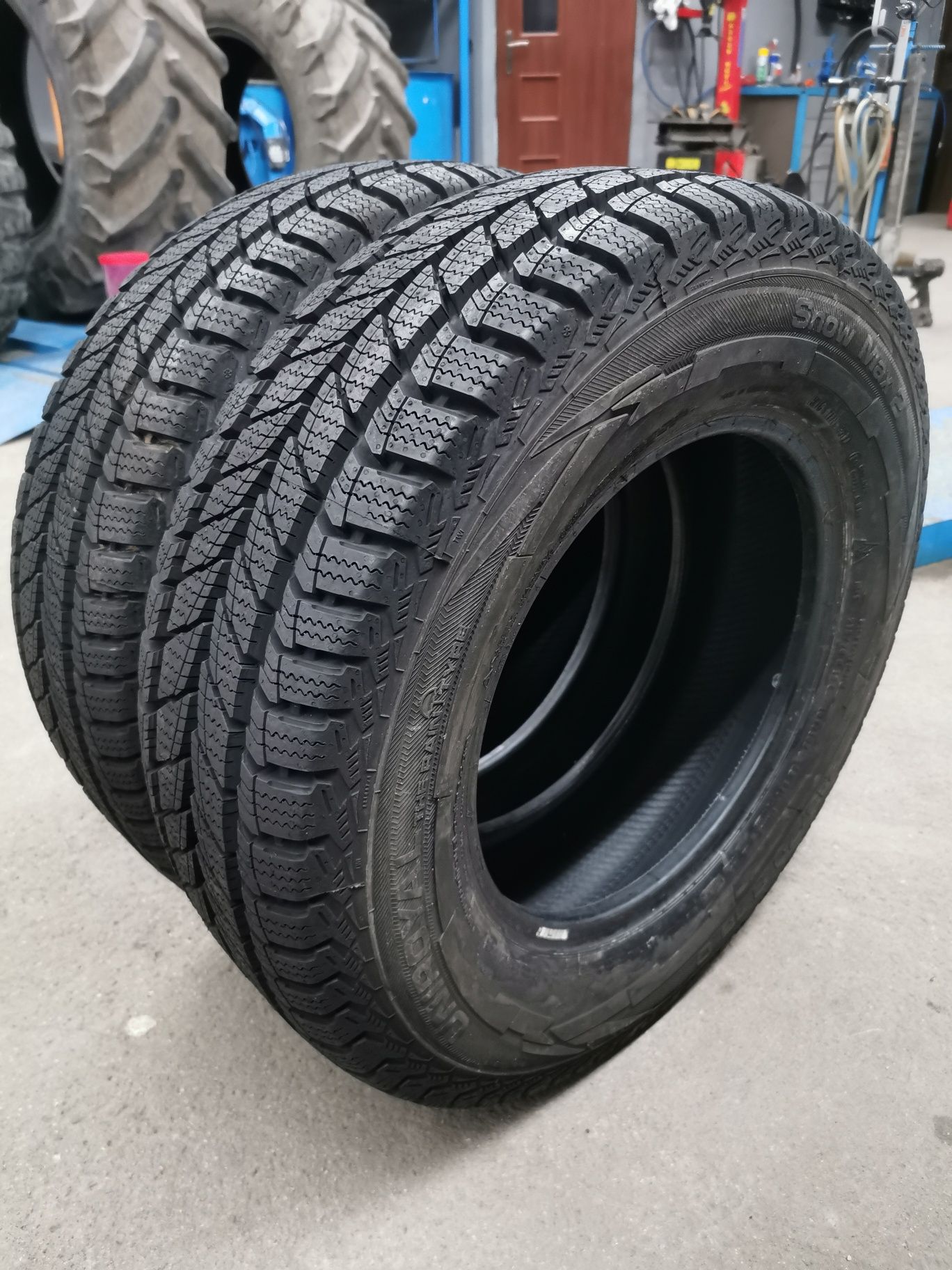 Para opon 215/70R15C 109/107R Uniroyal Snów MAX 2