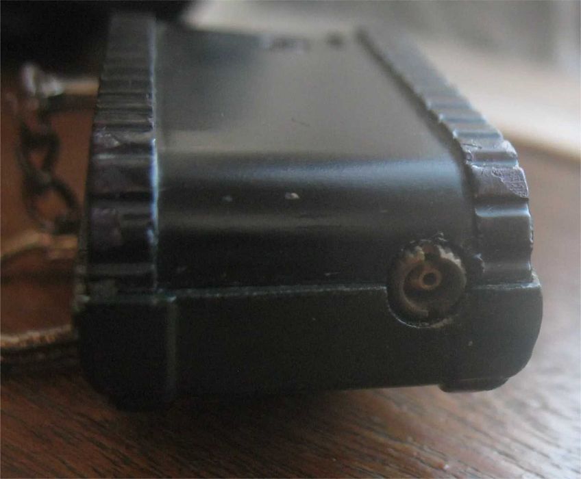 Isqueiro em forma de tanque militar