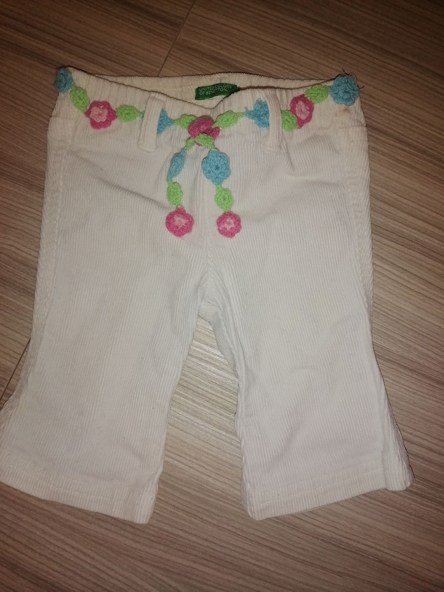 Roupa de menina impecável