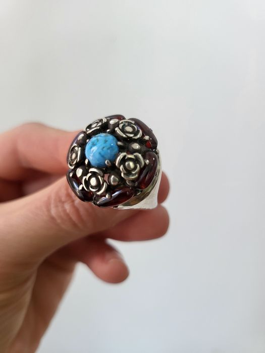 Авторське срібне кільце з бірюзою та гранатами