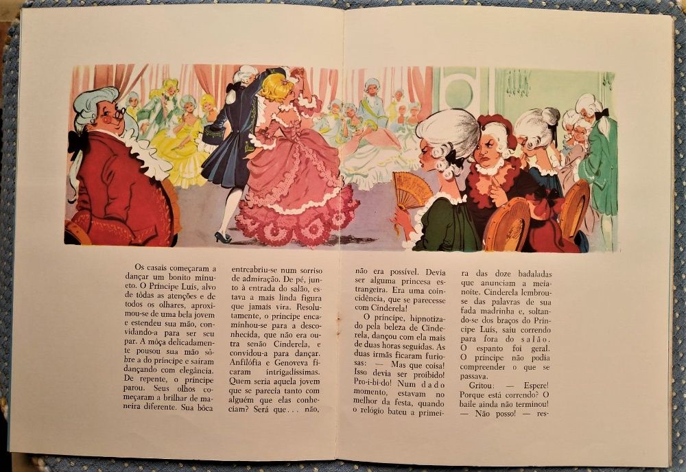 Livro 26x35cm "Cinderela" Pais & Filhos  - Ótimo Estado!