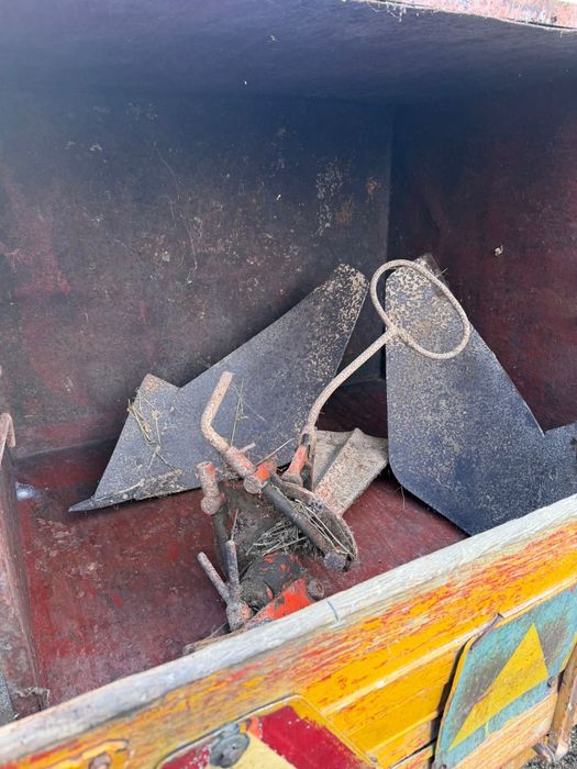 Tractor reboque maquina solfatar todo conjunto nas fotos