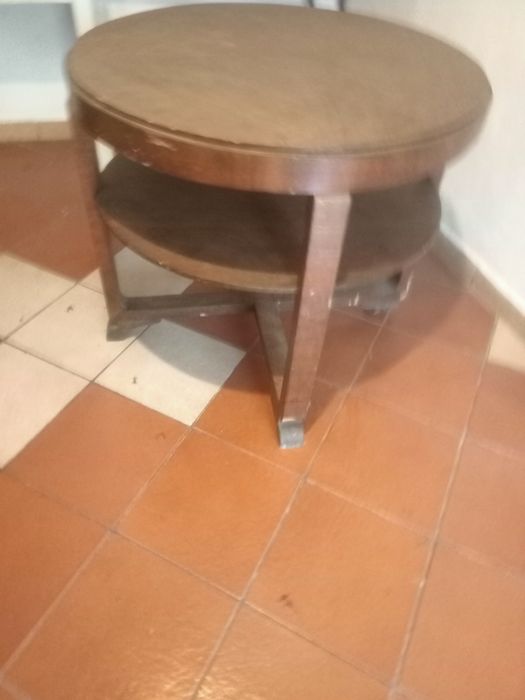 Stół w stylu retro do grania w karty