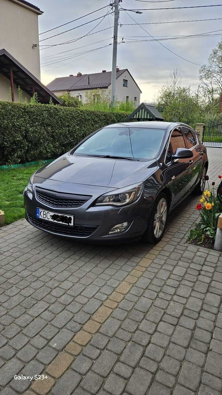 Samochód Opel Astra J