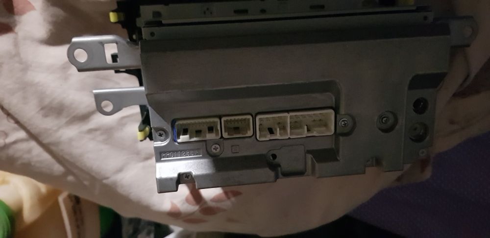 Авторадіо до Тойота Королла 2008 року випуску.