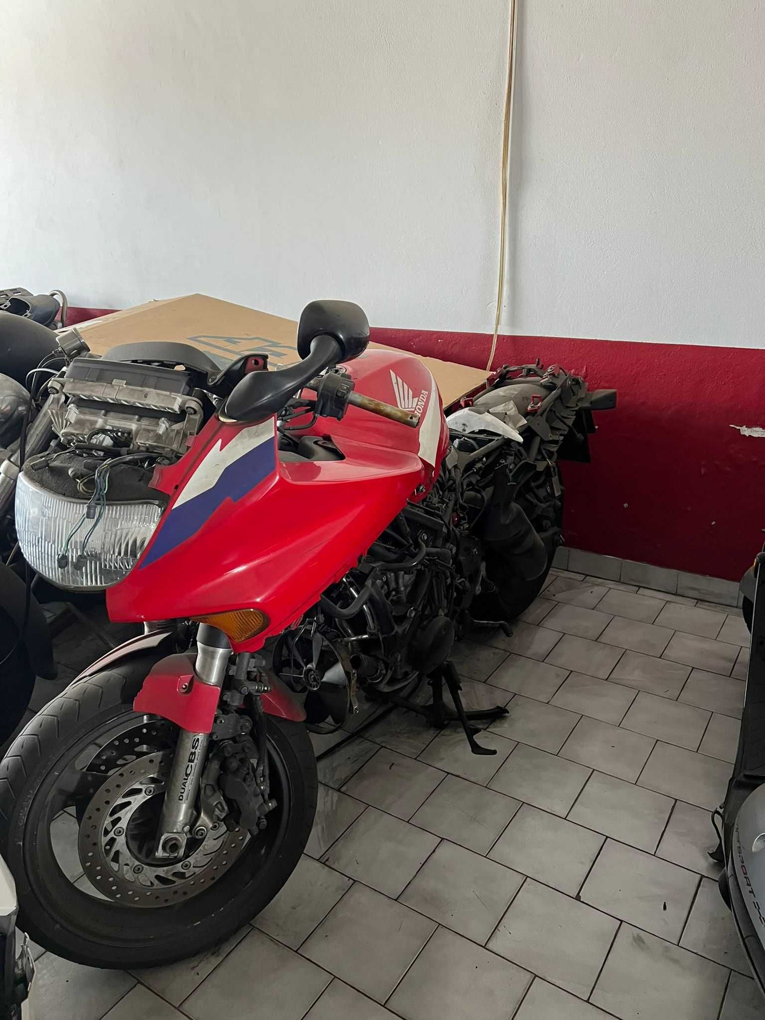 Honda CBR1000 - S/ documentos - Peças ou como está