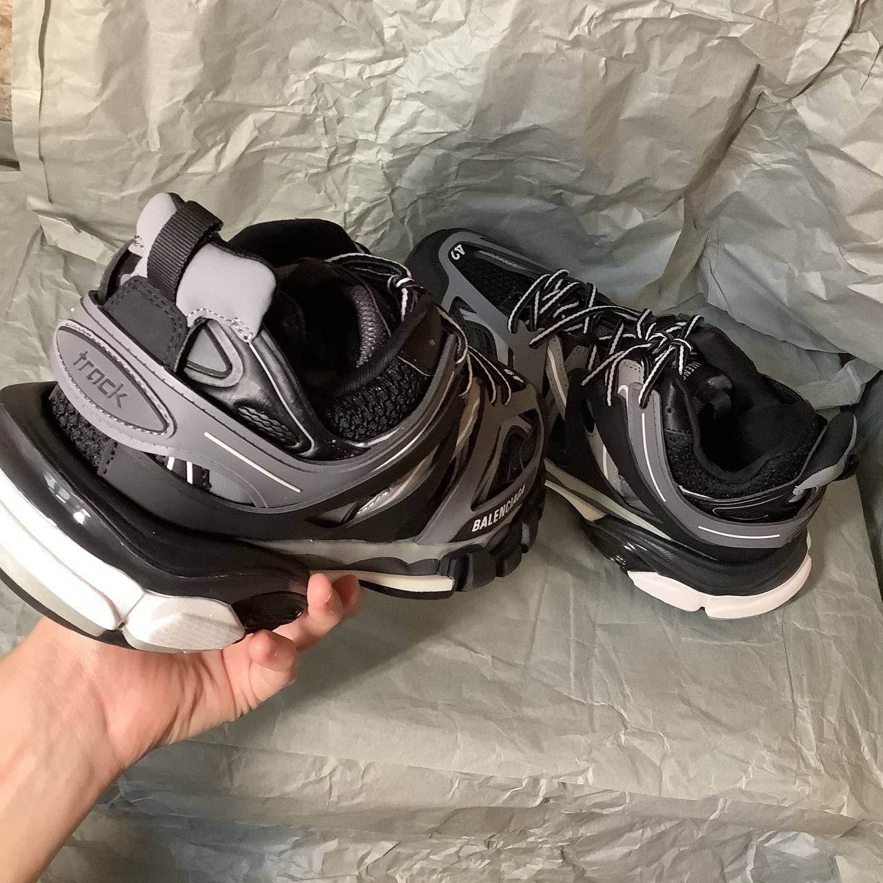[НА РУКАХ] Balenciaga track 1 Black/gray