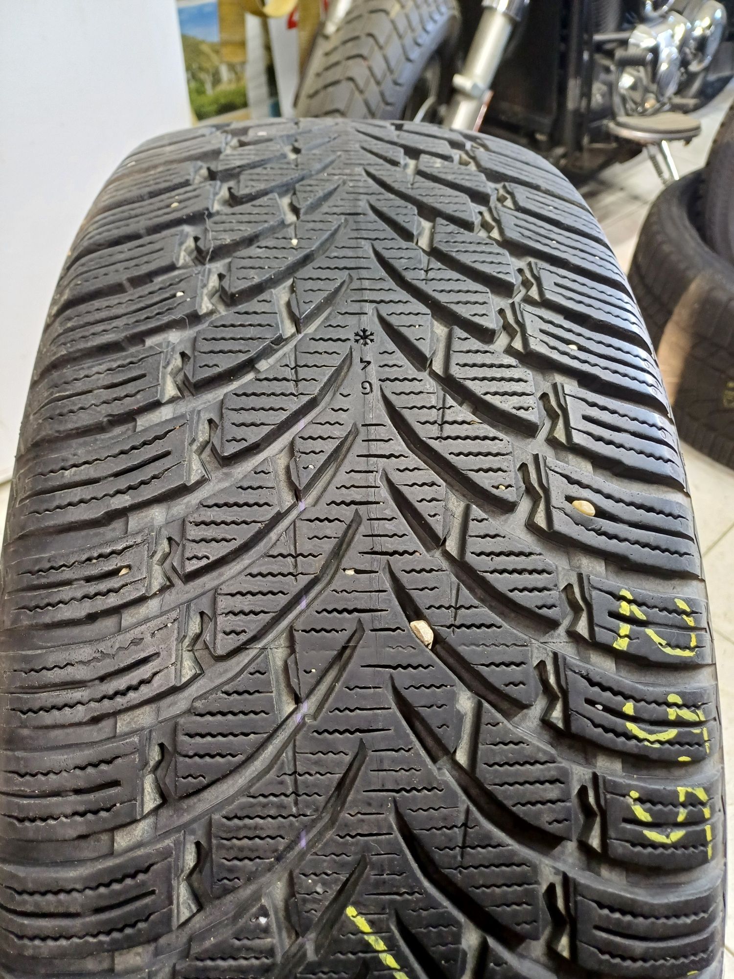 Opona zimowa 255/55r19 Nokian WR SUV 4