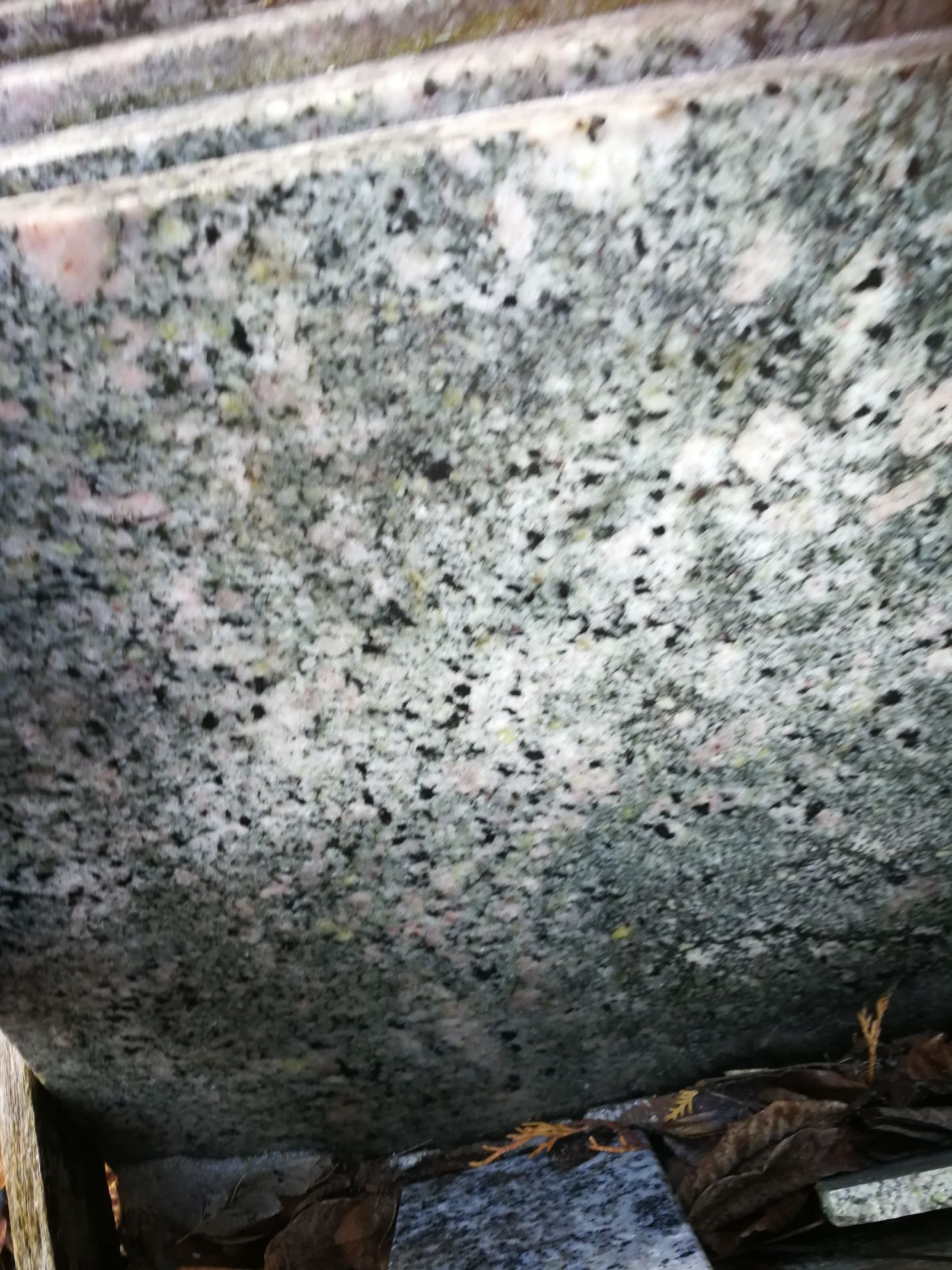 Płytki granitowe 40*40 grubość 2cm.29zl za sztukę.