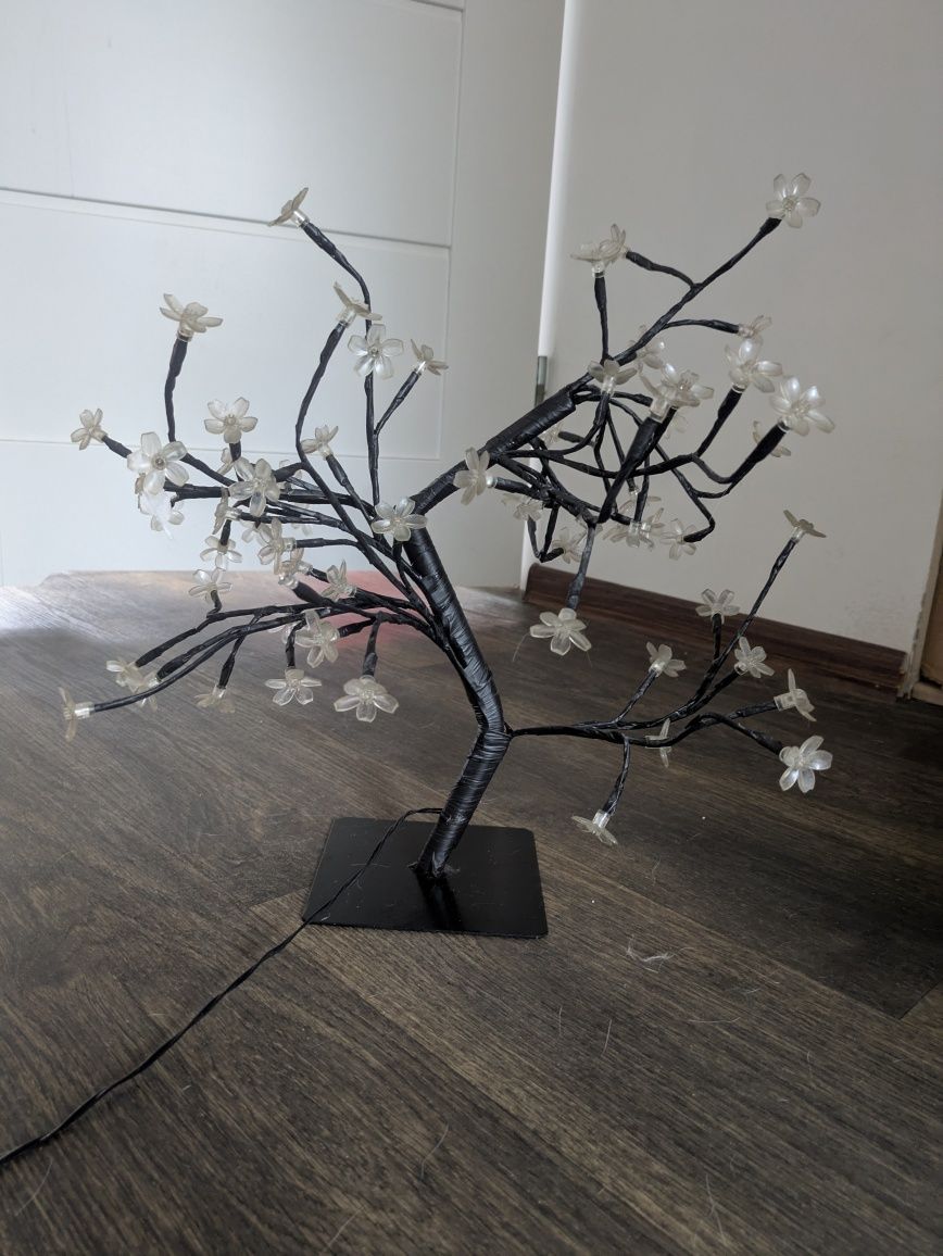 Drzewo z lampami LED