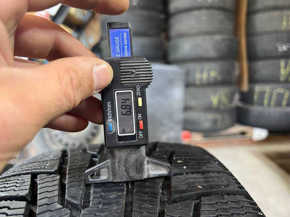 Резина 225 55 17 в гарному стані