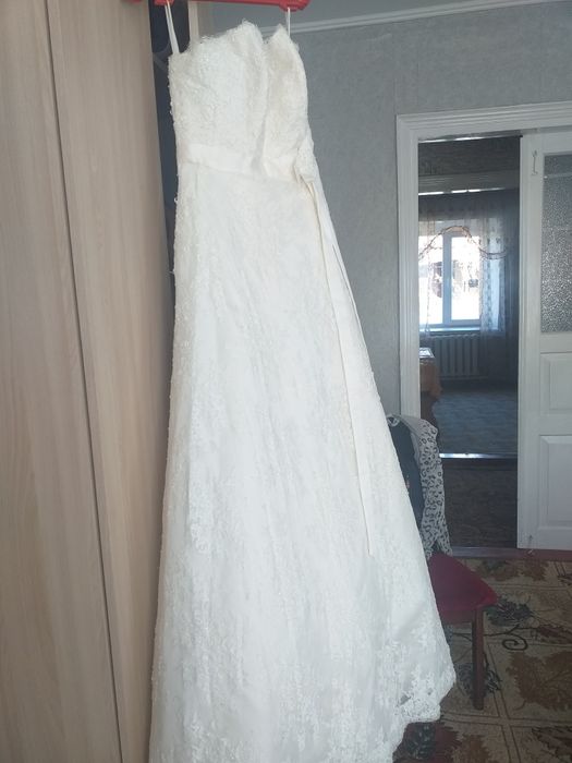 Продам сукню може бути як весільна так і випускна