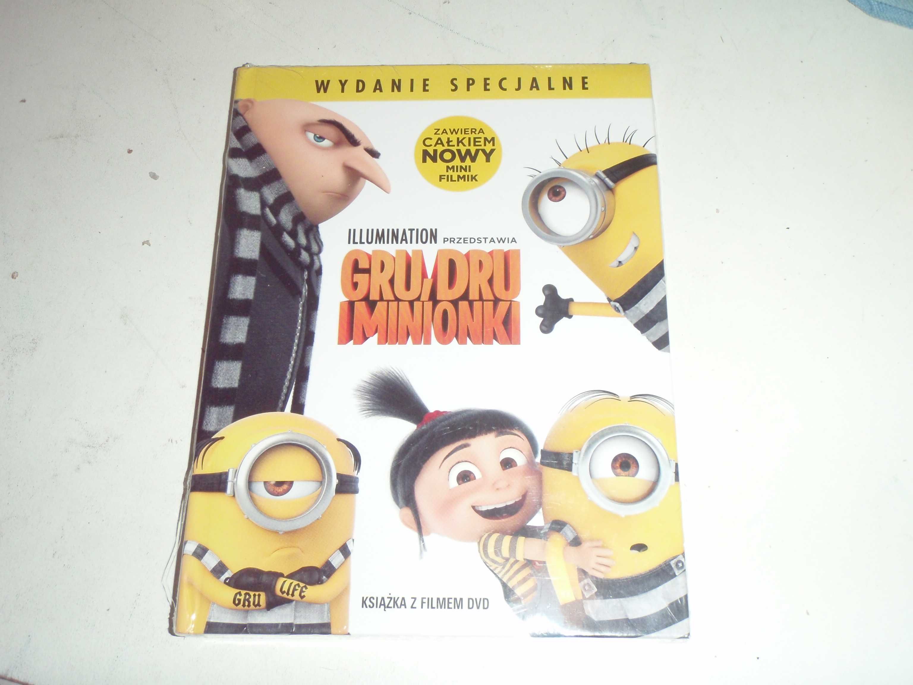 MINIONKI - super zestaw plecak, kubek, lampka, film