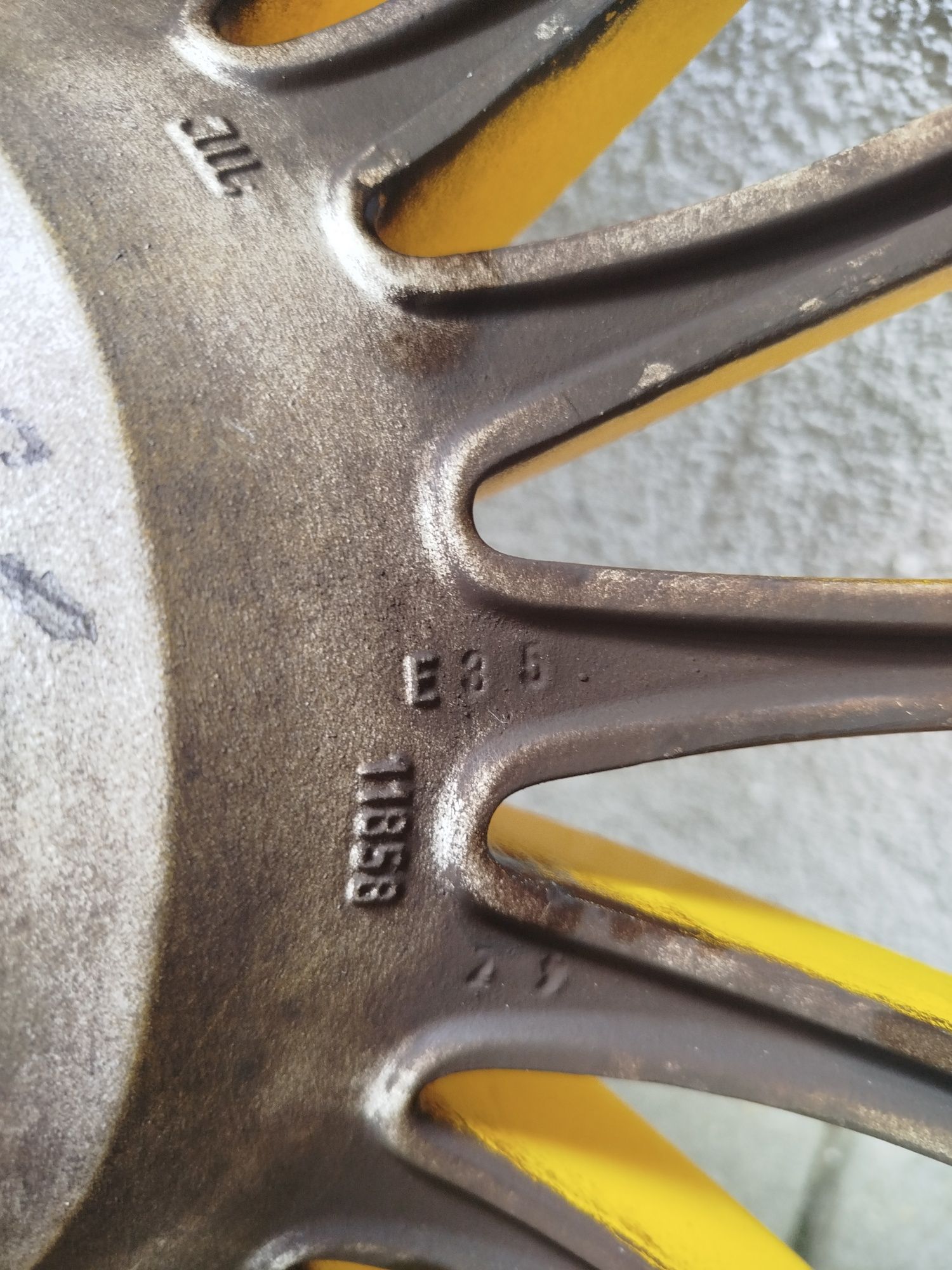 Alufelgi 18 8,5 wieloramienne  225/40/18 niemieckie 4x100 4x108