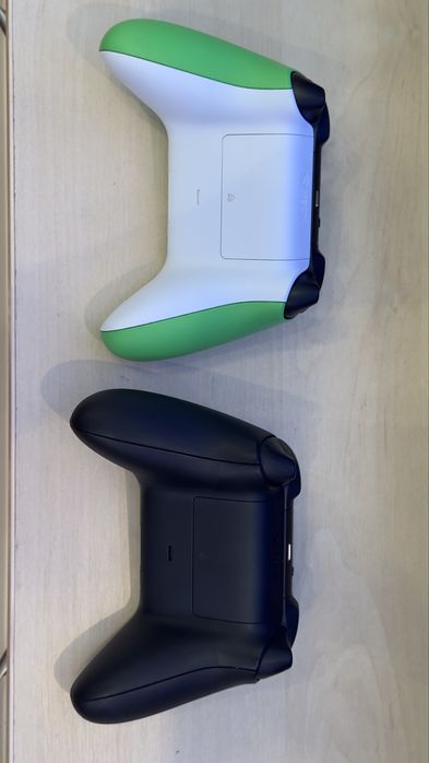 Xbox Series X 1TB з двома геймпадами