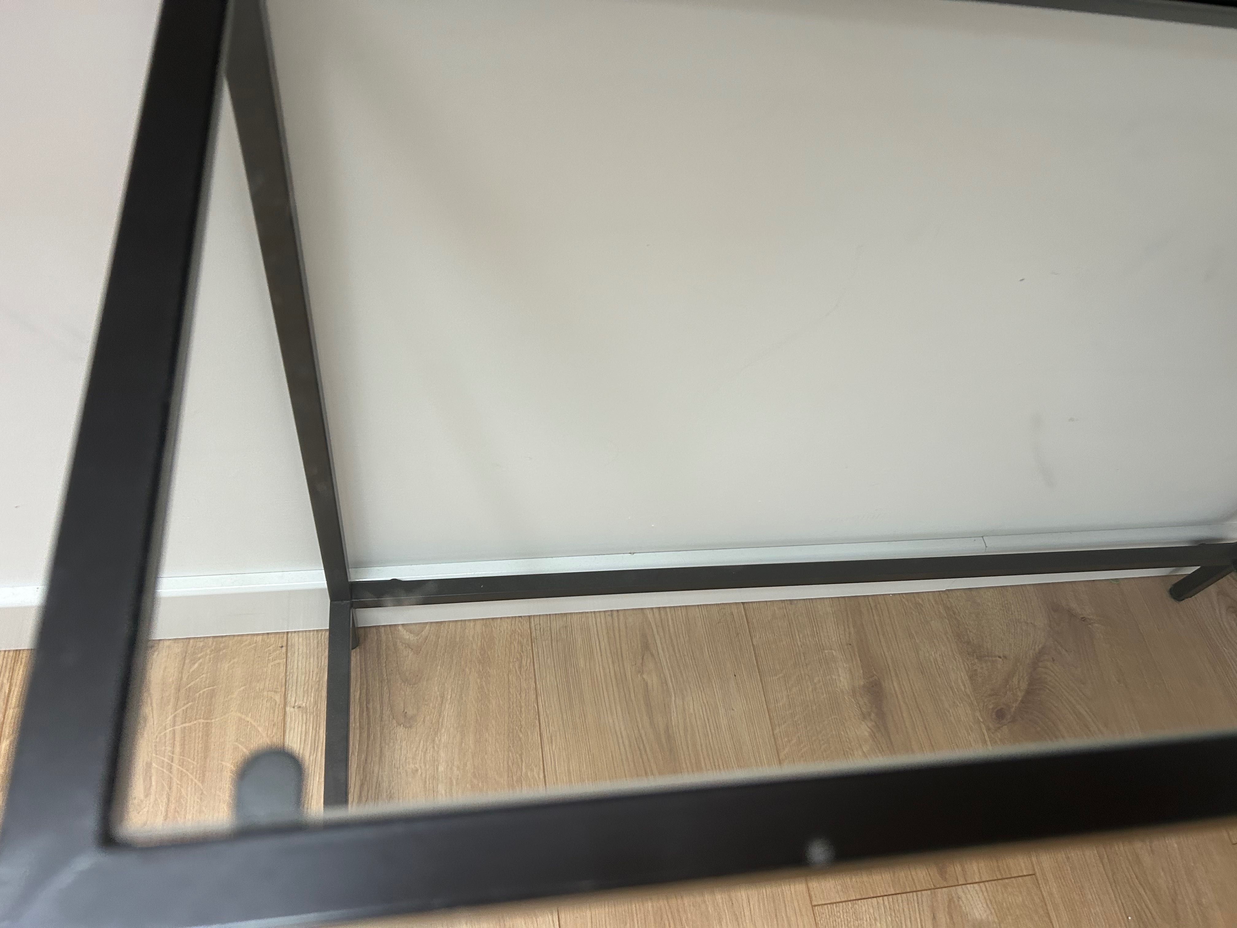 Szklane biurko ikea