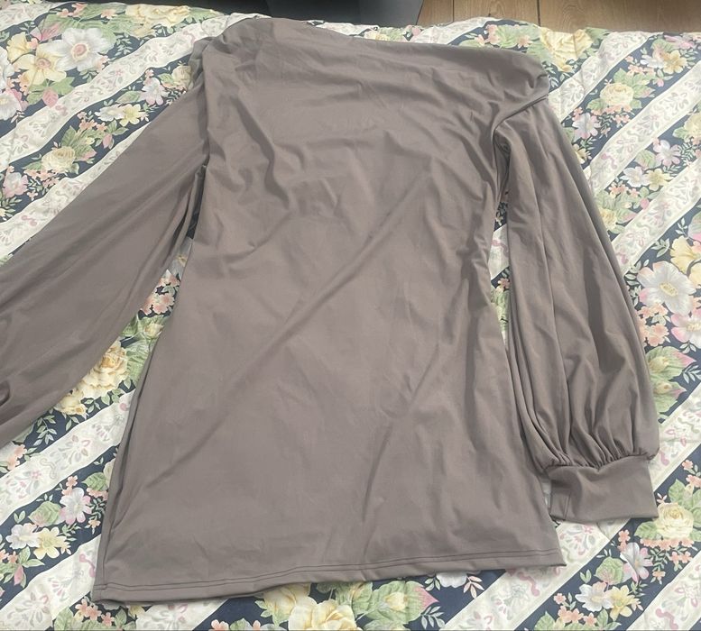 Vestido bege  da marca missguidede