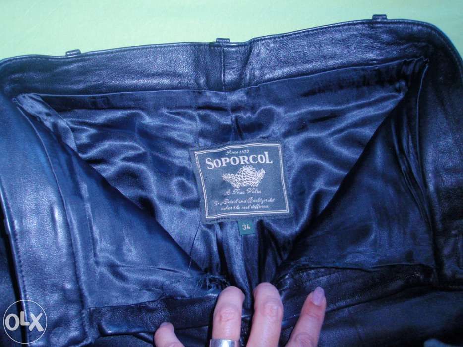 Calças pretas de couro novas