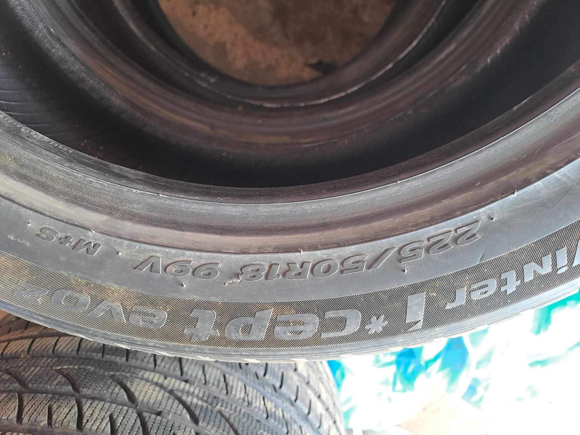 Продам шини 225/50R18