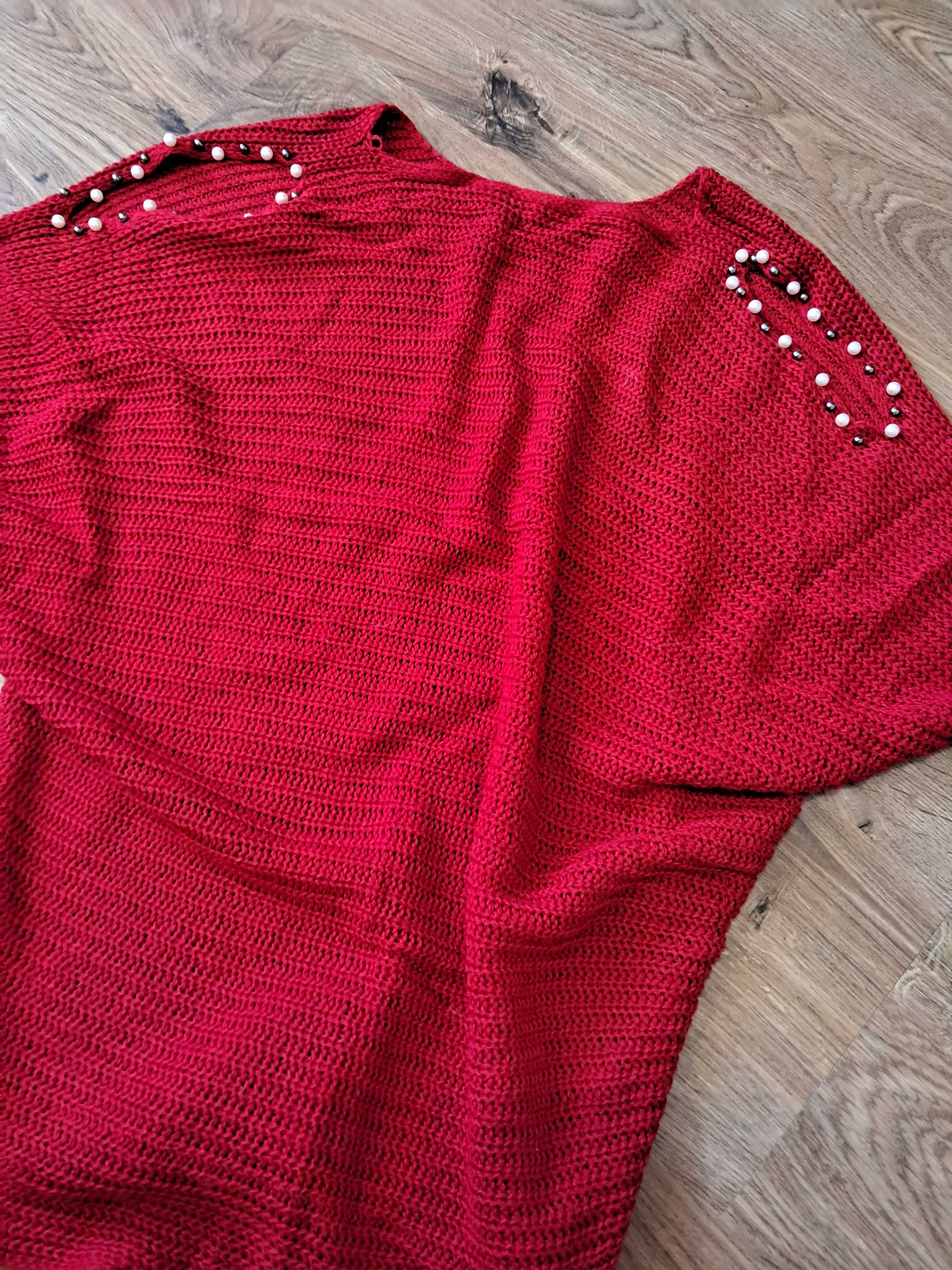 Czerwony sweter sweterek z perłami koralikami świąteczny na święta
