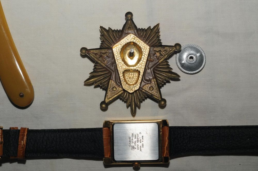 Набор шерифа: значок Sheriff, бинокль Germany , часы Casio, бритвы.